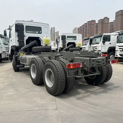 6×4 Sinotruk Χρησιμοποιημένα φορτηγά ελκυστήρα HOWO με πιστοποίηση ελαστικών GCC και τροχιά κίνησης 6×4