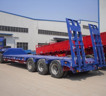 40ft Flat Bed Semi Truck για την παραλαβή φορτίου από εκσκαφέα Gooseneck και δεξαμενή καυσίμου